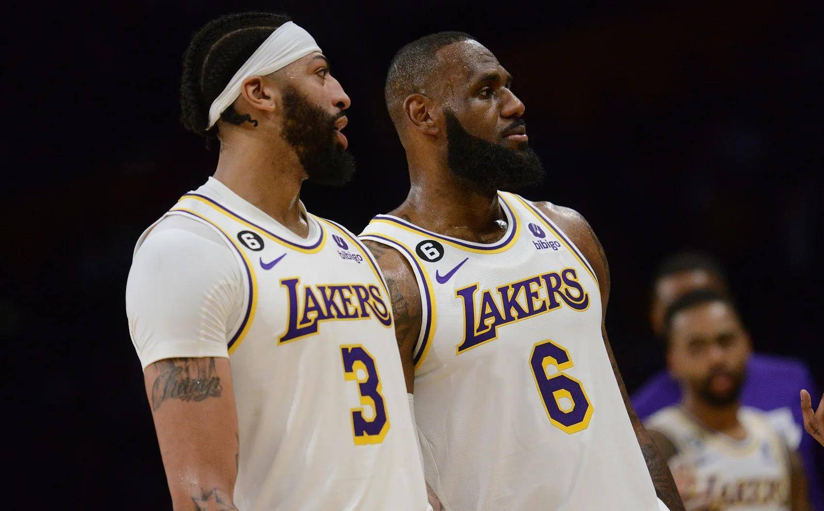 在社交媒体 在社交媒体