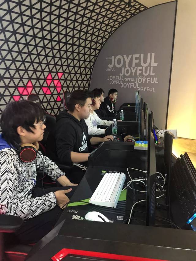 鲍尔的球场 鲍尔的球场